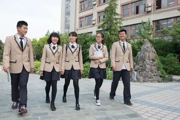 阳光开朗的七中学子