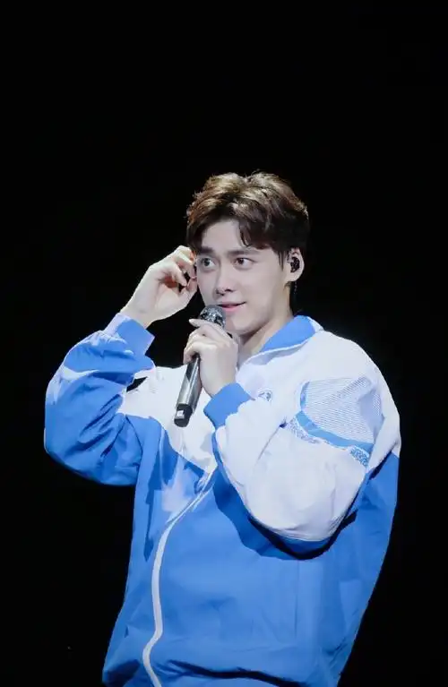 一张李易峰的照片#每天发几张我自己拍的未公开的图成都生日会校服篇