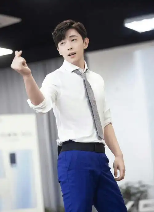 据报道,邓伦曾在2021年成为云米的全球品牌代言人.