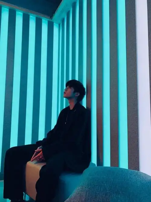 刘耀文壁纸|ins风的拽文_腾讯新闻