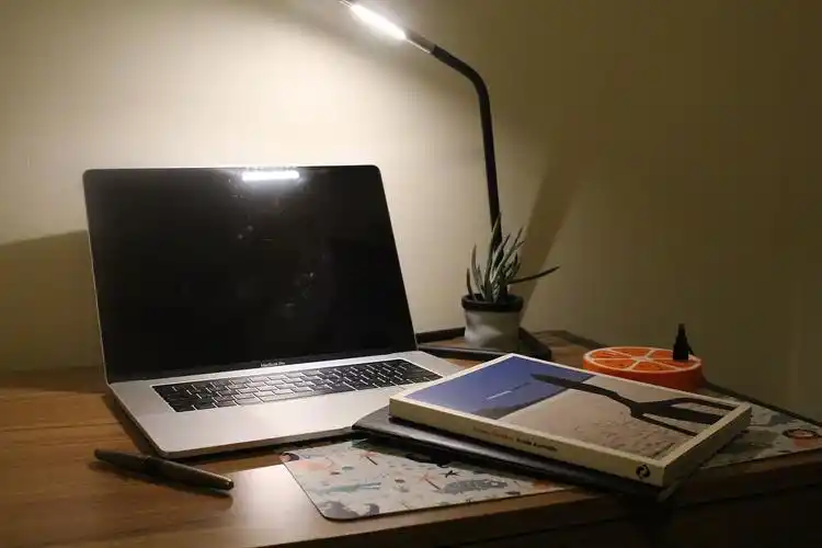 maya书桌场景建模渲染|三维|场景|树袋考拉熊 - 原创作品 - 站酷