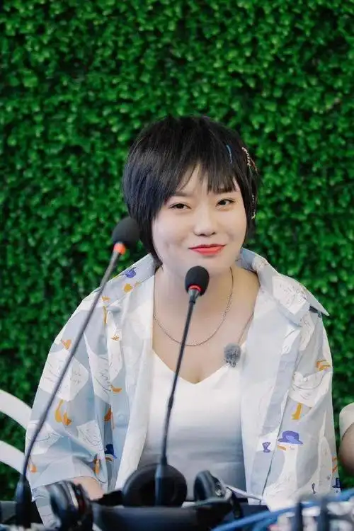 北大才女李雪琴,她到底是个怎样的人?