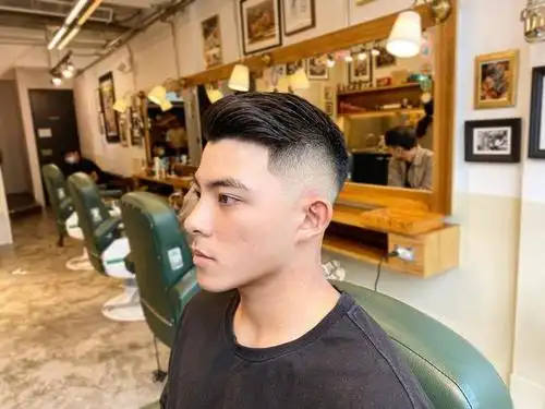 能剪这4款两边剃光发型的男生颜值都不会差