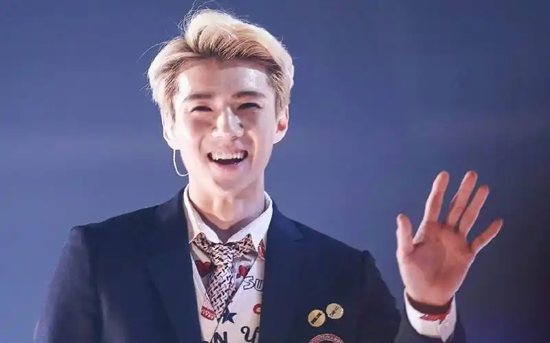 吴世勋让昏昏的笑容治愈你你眉眼弯弯的样子