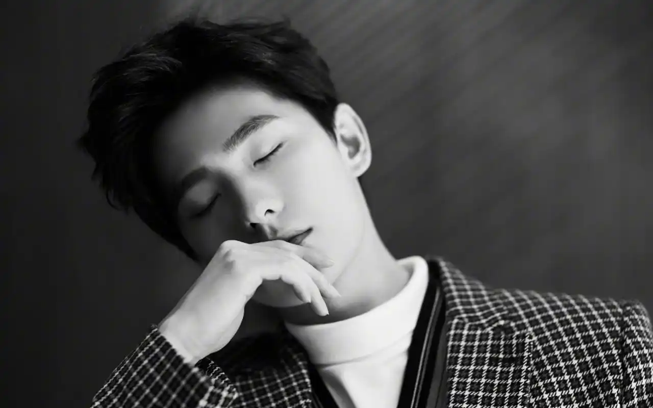 杨洋儒雅绅士写真图片桌面壁纸