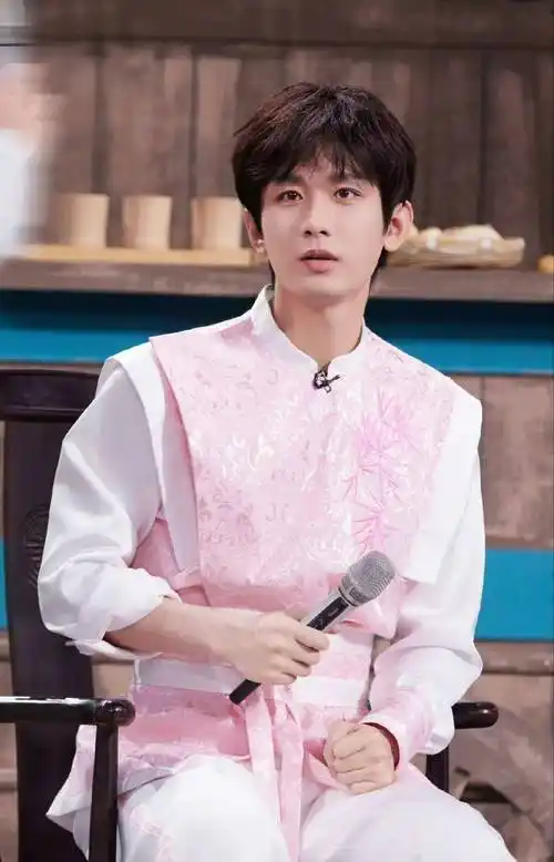 郭碧婷整容?成毅挤走任嘉伦?胡歌背刺? - 大山娱乐八卦