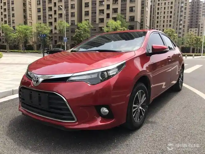 丰田雷凌 酒红色