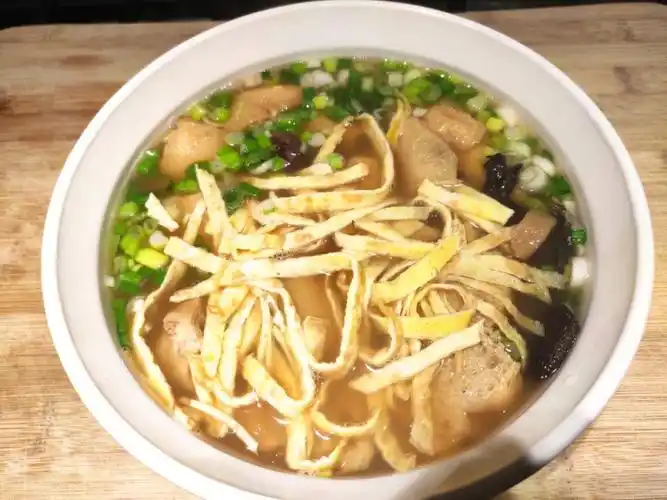 油豆腐粉丝汤