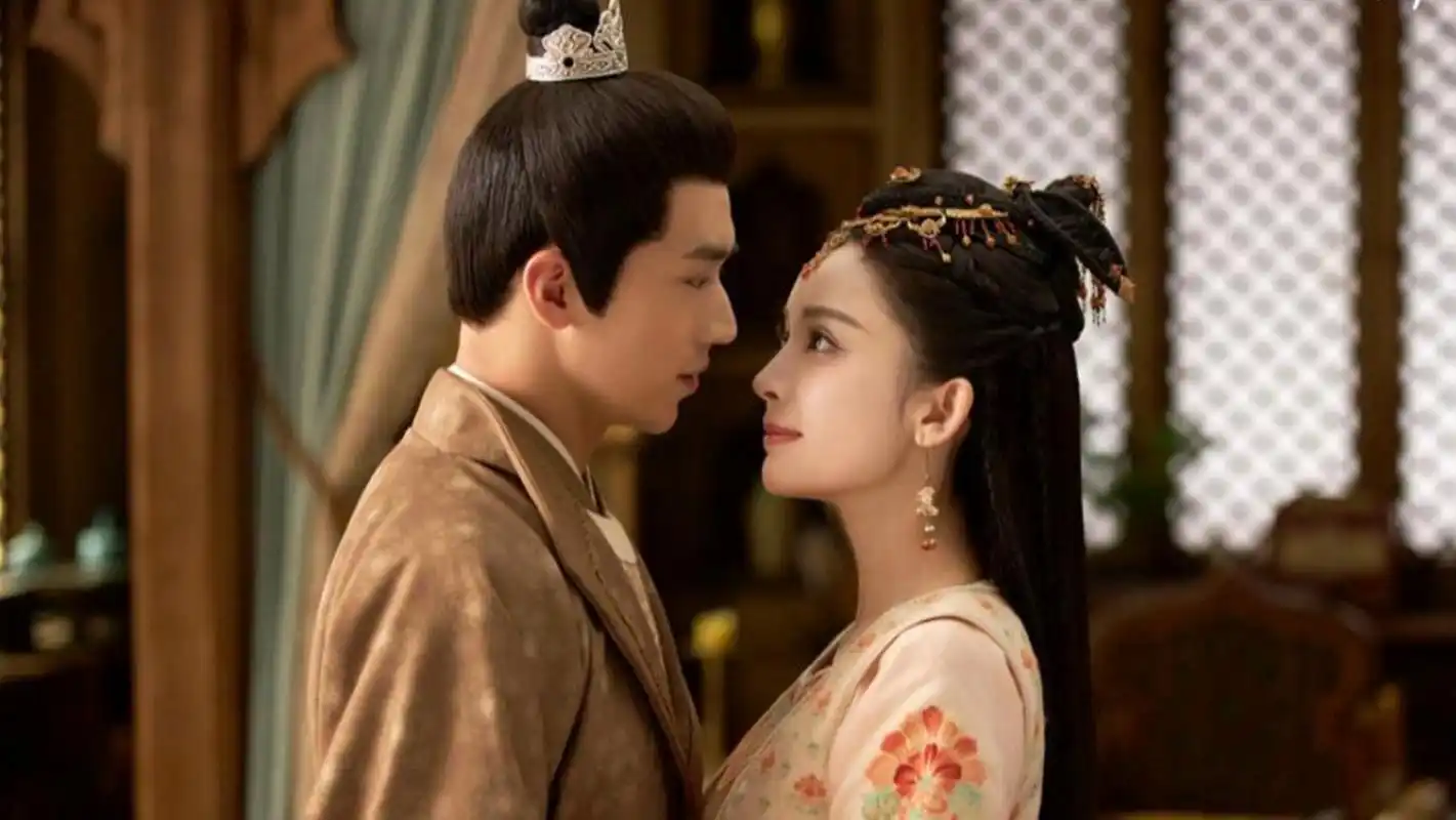 《风起西州》是《风起霓裳》的续作,由许魏洲和古力娜扎主演.