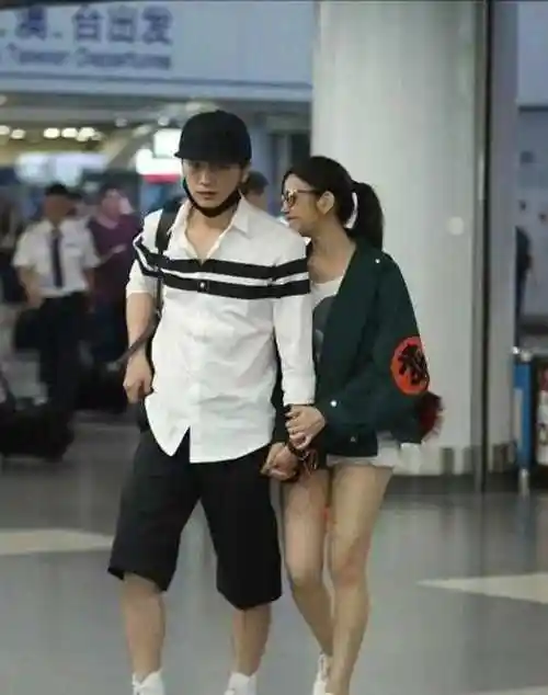 陈晓是一对高颜值的夫妻,陈妍希不仅长得漂亮,身材也非常好,她的身高