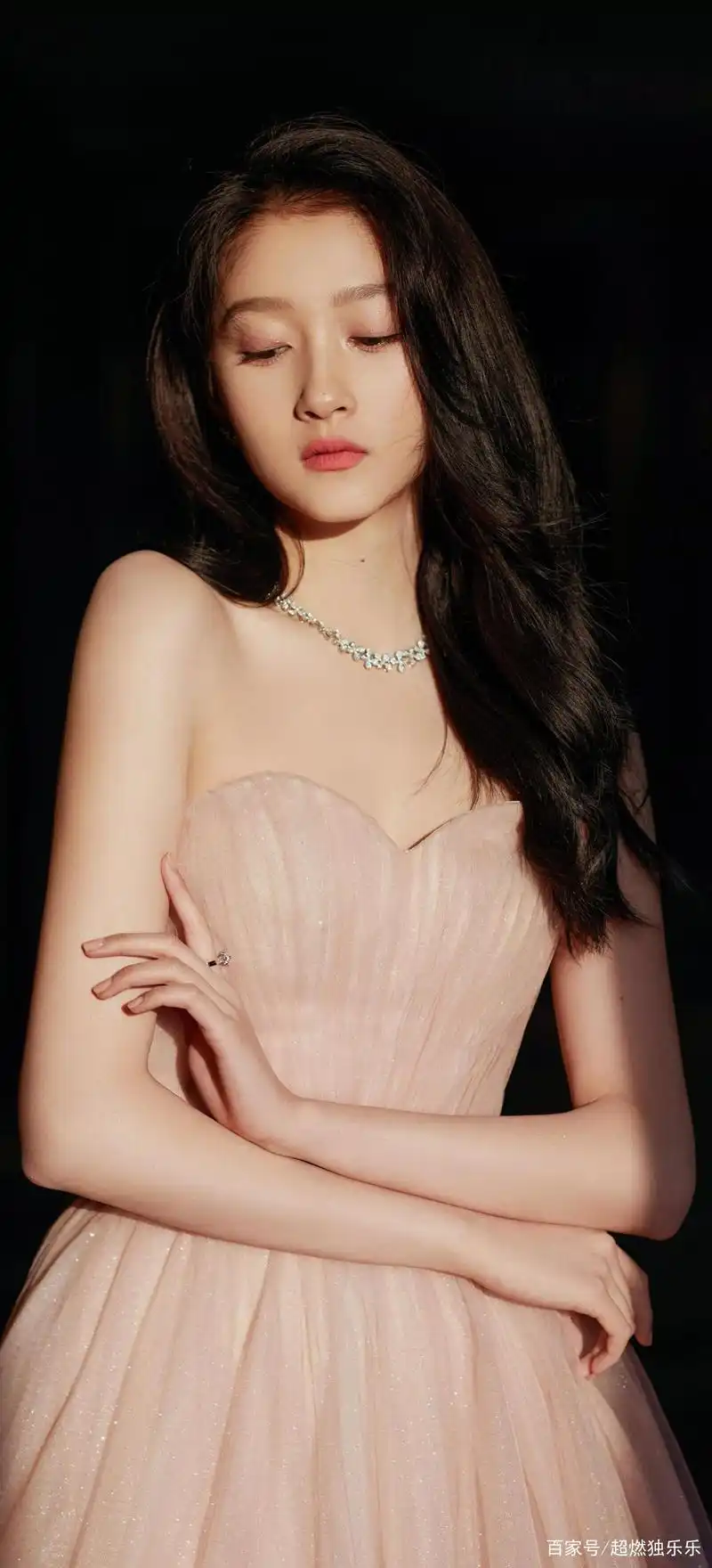 关晓彤高清壁纸写真,沉鱼落雁,闭月羞花