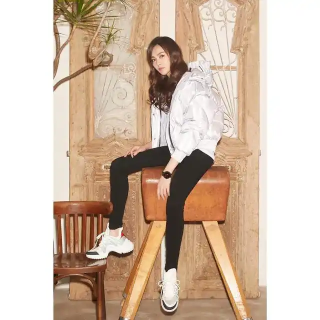 唐嫣开启"明目张胆"带货模式,脚穿lv老爹鞋上热搜