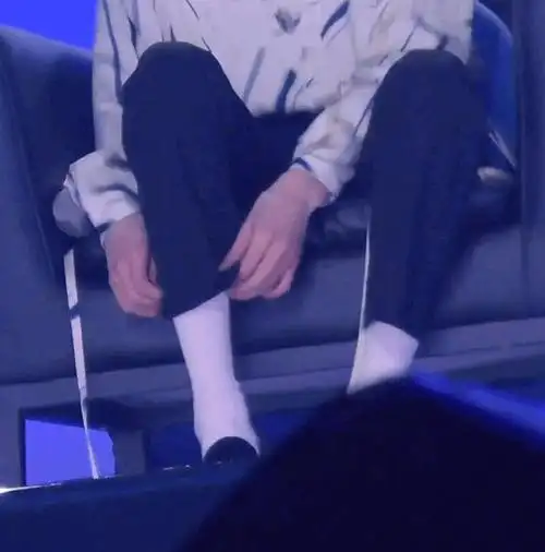 210718属于王源的特殊时尚法则袜子要长到遮住整条小腿