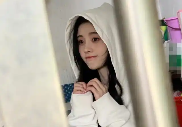 别再说鞠婧祎整容了粉丝晒10年前旧照瞬间打脸了不少黑粉