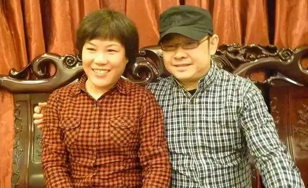 刀郎前妻杨娜现在老公是谁(刀郎前妻杨娜生下孩子后半夜逃跑) - 好