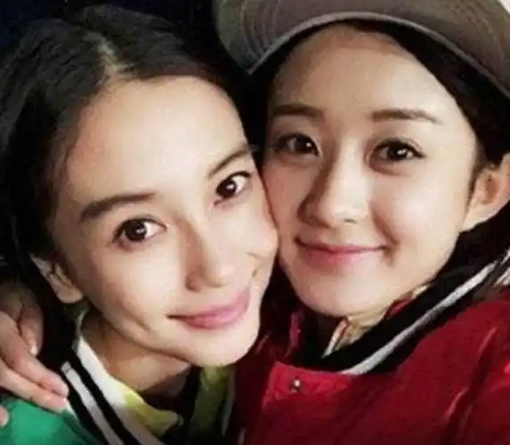 和杨颖合照后,倪妮赢了,景甜变美了,最后那个路人比她还显眼_baby