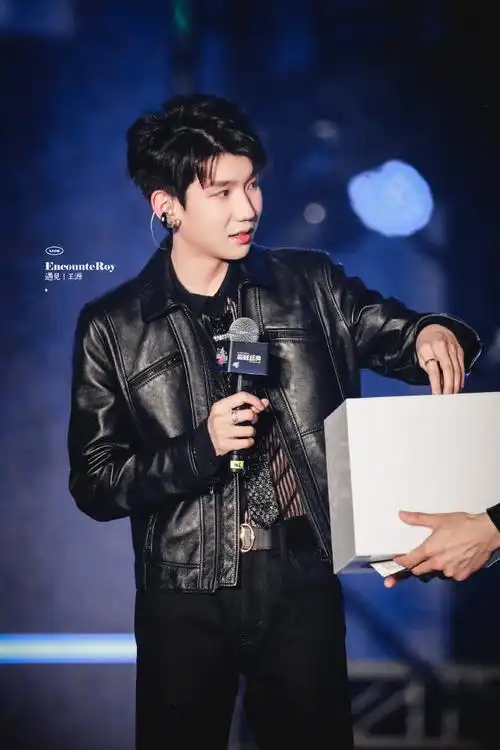 王源超话#王源绿海#  最佳演唱会,是你的每一场,也是你的下一场.
