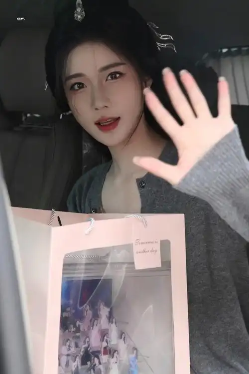 陈意涵estelle超话    383036323838 上班    @陈意涵