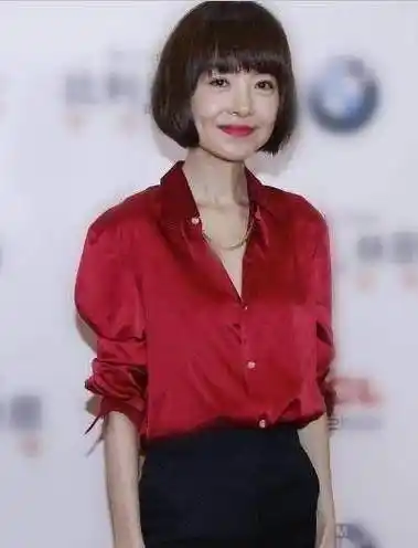 居然比赵丽颖都年轻漂亮_黑色_鲁豫真_短发