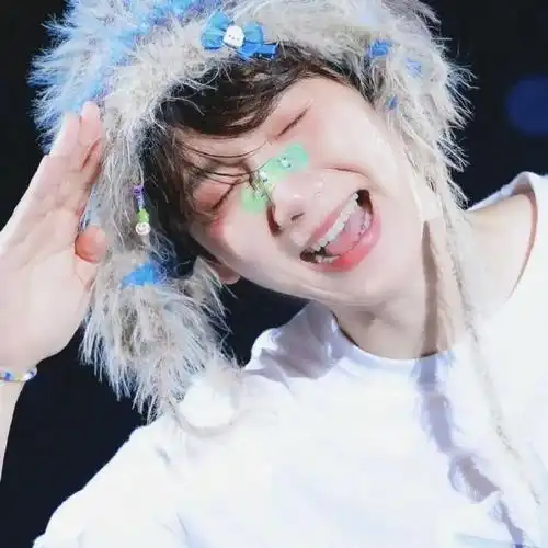 32373037347415 exo边伯贤头像