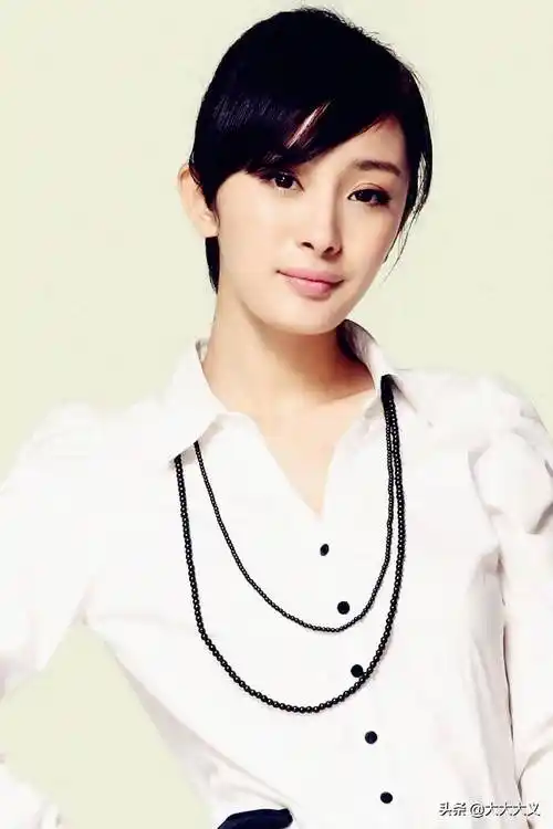 惊现杨幂早期青涩写真 秀丽的外表和俊俏的容貌让人更加喜爱和着迷