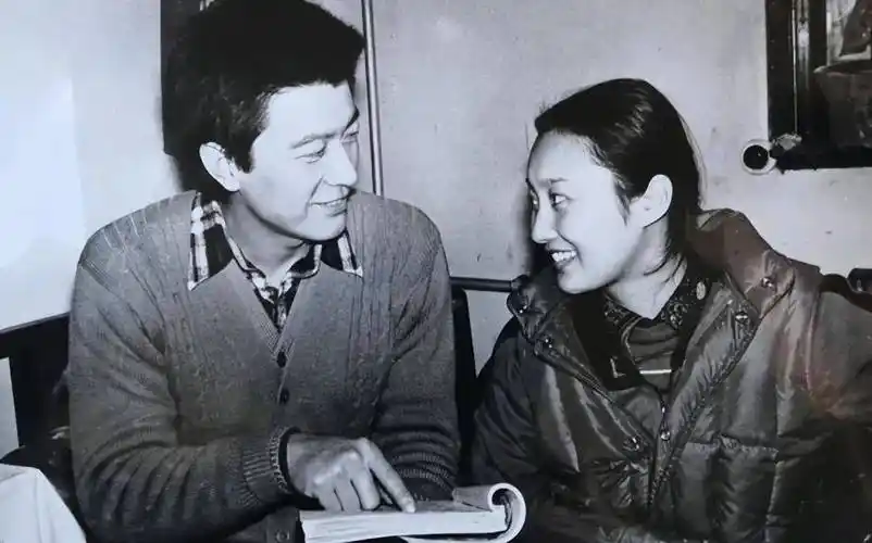 周里京:我一生清高,认真拍戏不搞绯闻,近三十年不敢忘亡妻_妻子_傅