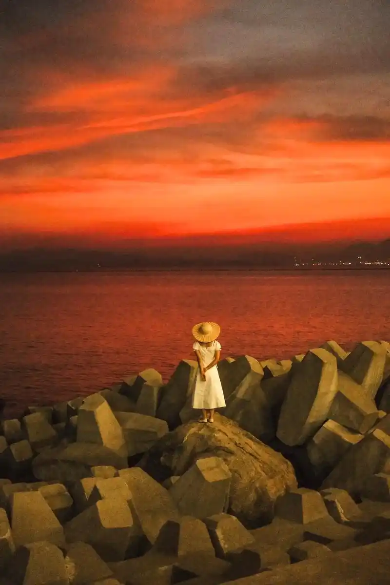 深圳浪漫日落晚霞小众拍照点!绝美礁石海岸.