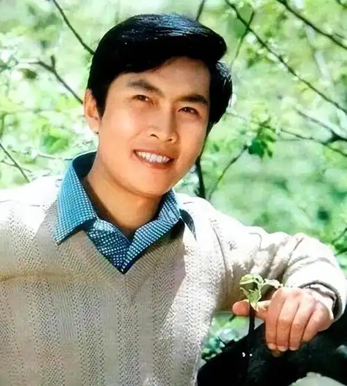 如今已经72岁的唐国强,过得怎么样了?