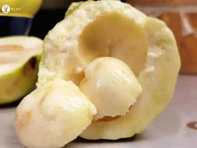 黄金土芭乐,软糯顺滑的口感,清甜多汁~低糖,低卡,高纤维,减肥瘦身的好