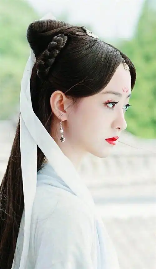 杨蓉的古装照当真无可挑剔,就连出演白娘子也完全不输鞠婧祎