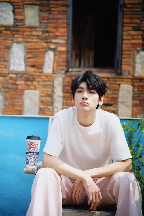 翟潇闻把霸王茶姬说成茶颜悦色