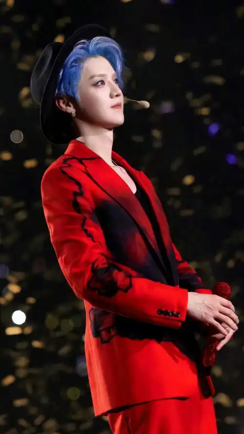 鹿晗三巡演唱会#九敏!是蓝发!