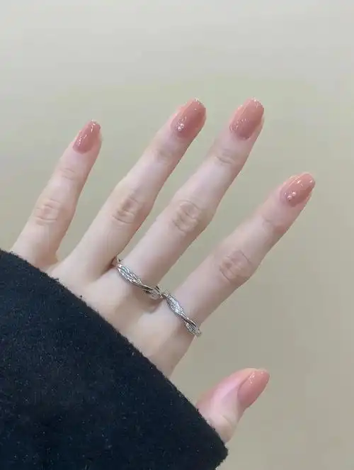 简约高级美甲06短甲也可以拥有好看的款式呢!