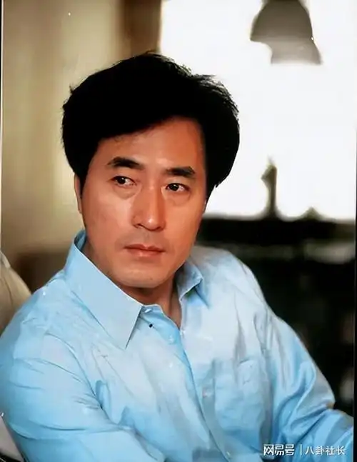 著名演员文兴宇不听妻子的劝告戒烟后半生让妻子黯然流泪