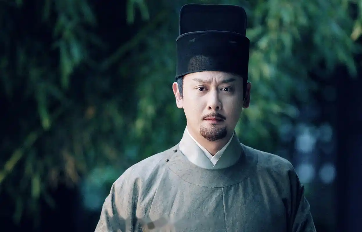 王劲松是《琅琊榜》里的言阙,正直无私重情重义;张志坚是《人民的