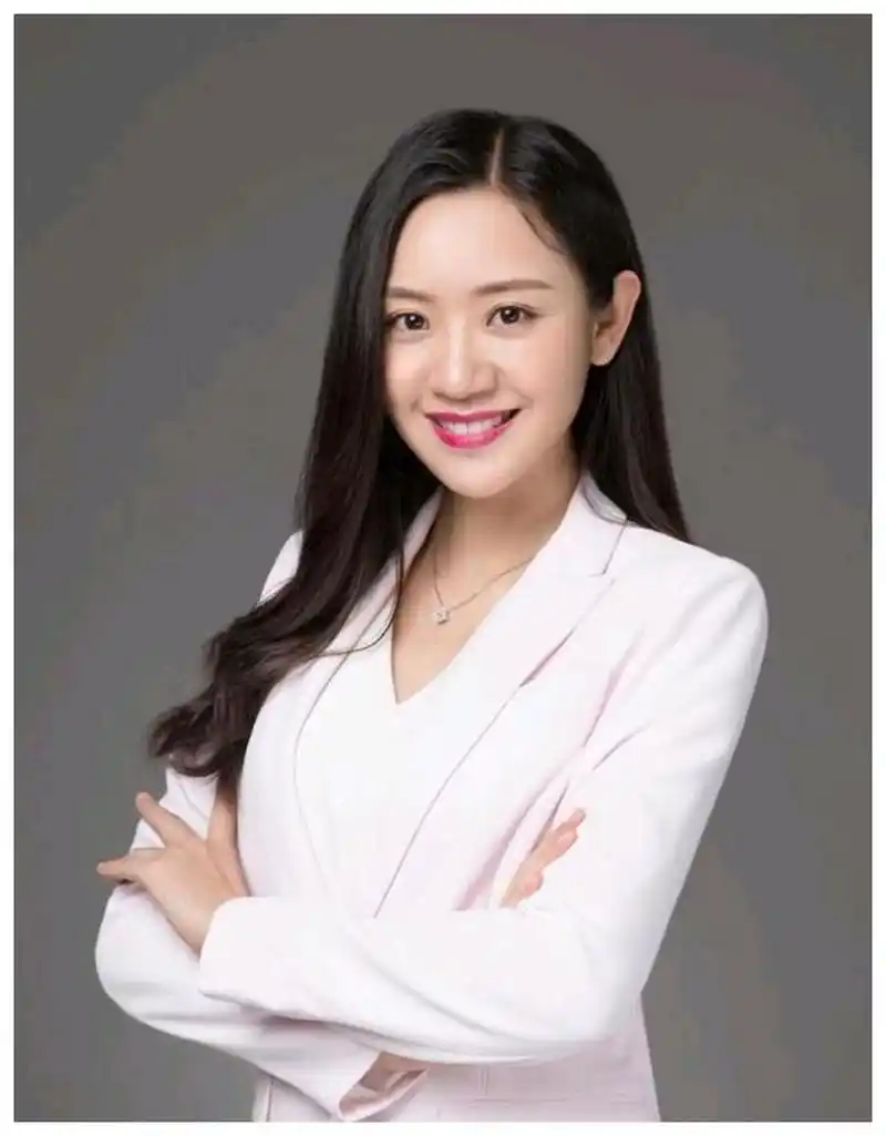 女神教授攸佳宁,集美貌才华于一身