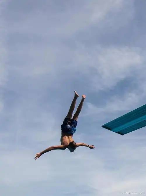 掌握正确入水姿势是关键!