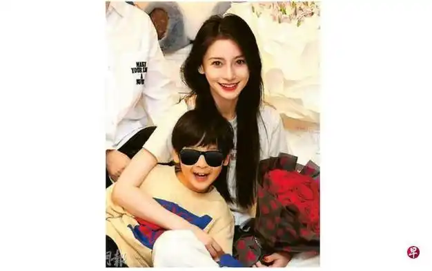 杨颖(angelababy)很想拍香港电影,罕见谈儿子"小海绵"今年上小学有点