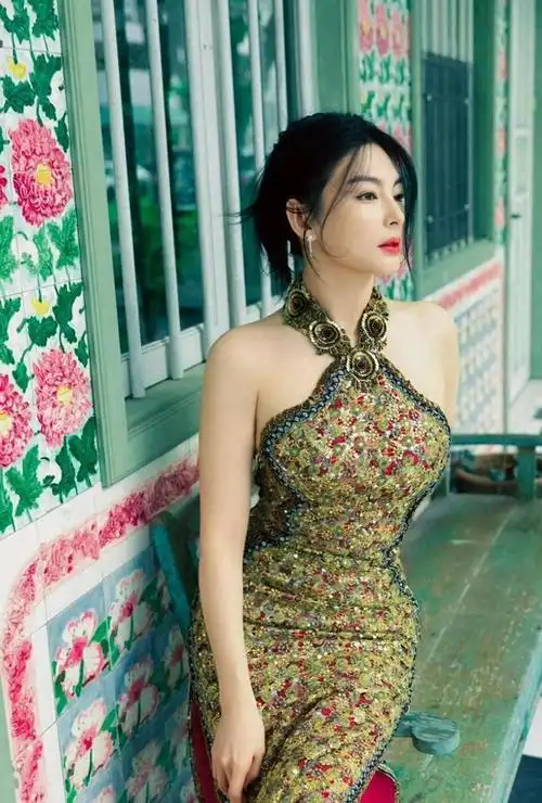 张雨绮身材火辣挂脖旗袍性感至极