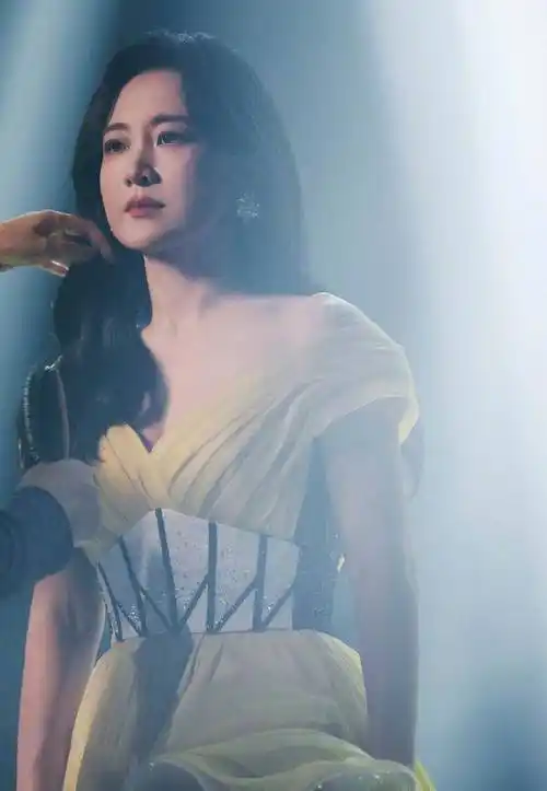 贾玲成功减掉100斤,其实离不开强大健身团队的支持.