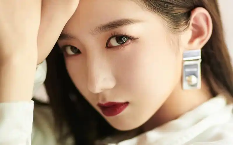 孟美岐酷飒性感图片桌面壁纸