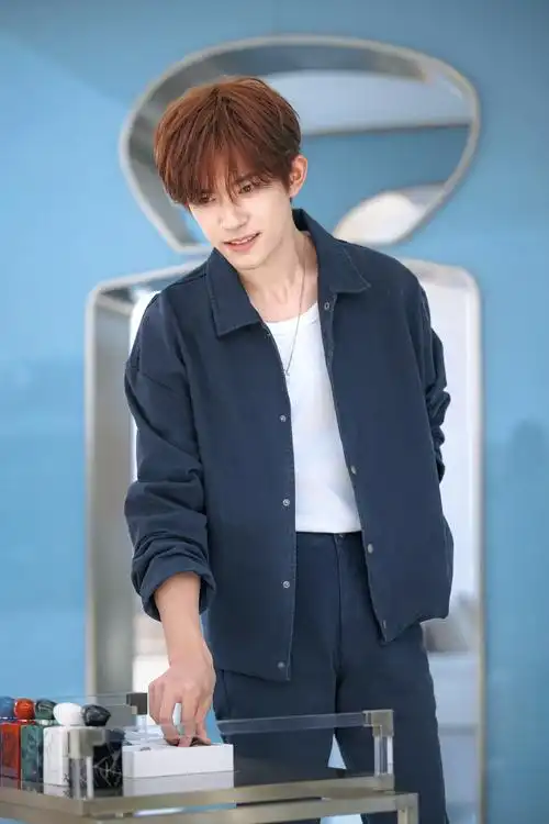 #易烊千玺说小小的我今年上#