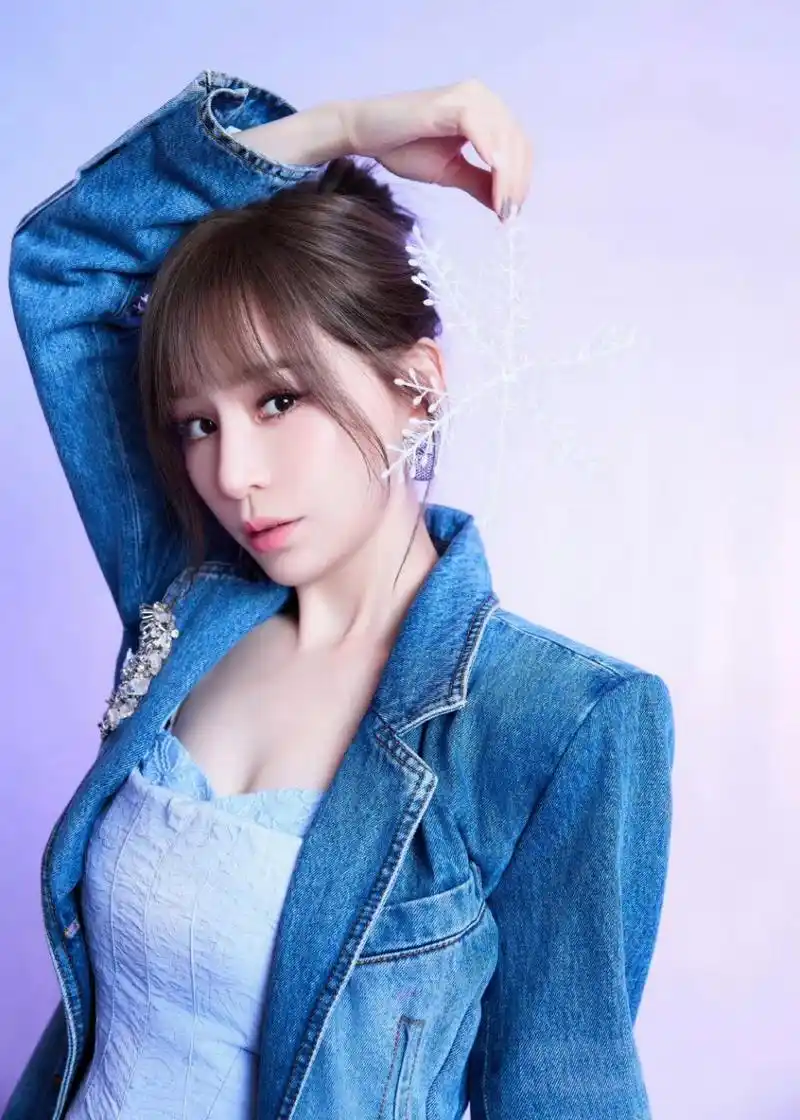 甜美女神王心凌,迷人的身材