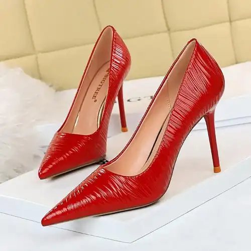 高跟鞋女2020年新款红色细跟尖头性感法式气质女神范网红职业单鞋