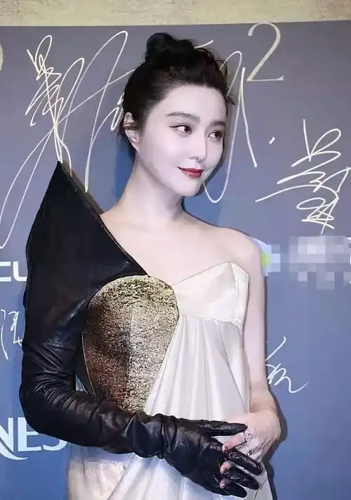 有情况范冰冰现身妇产医院穿着宽松小腹隆起走路小心翼翼