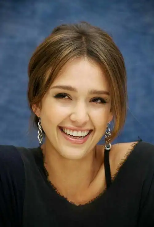 女孩子如何露齿笑的好看?