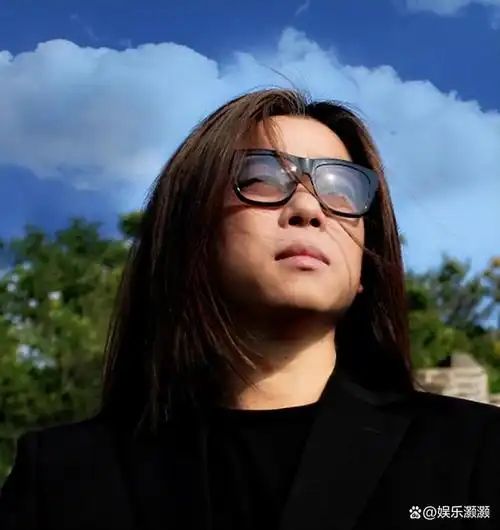 在中国流行音乐的舞台上,郭峰无疑是一位无可争议的领导者,从事歌手多