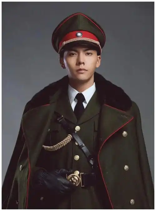 男明星们的超帅军装照你更喜欢谁