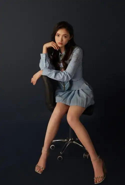 林允终于放开了穿白纱裙大秀美腿星爷果真好眼光