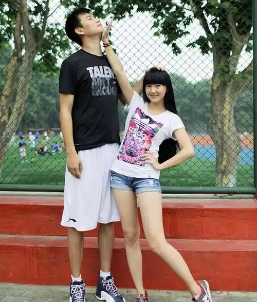 大学里受欢迎的女生身高,168cm垫底,榜首身高在男生眼中是百搭_校园